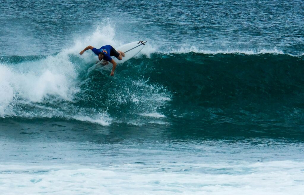 Surfing lessons, Sri Lanka